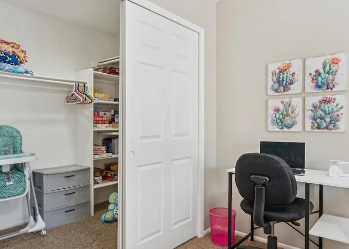 The Fritz Carlton Of Glendale By Paseohomesaz Holiday home *