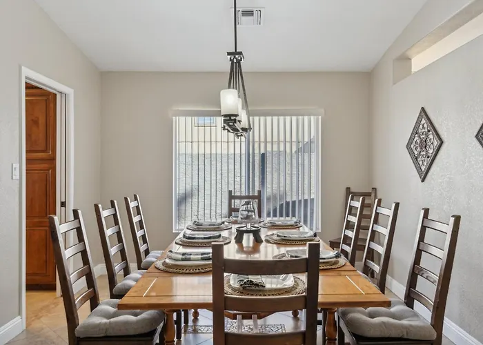 Holiday home The Fritz Carlton Of Glendale By Paseohomesaz *