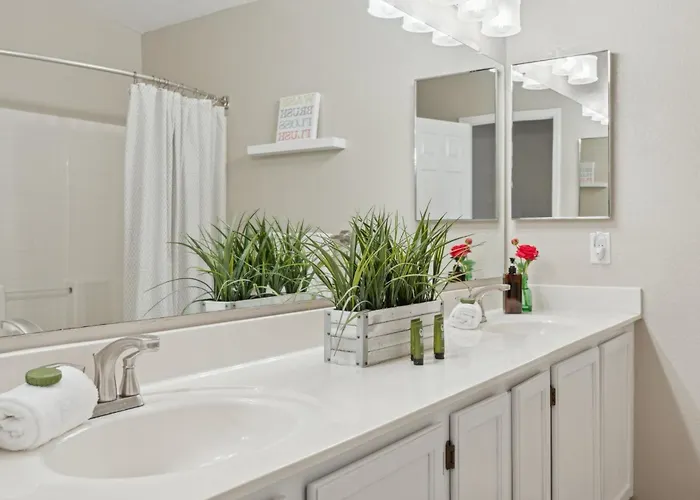 The Fritz Carlton Of Glendale By Paseohomesaz Holiday home